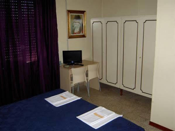 Hotel Violetta Parma Exteriör bild