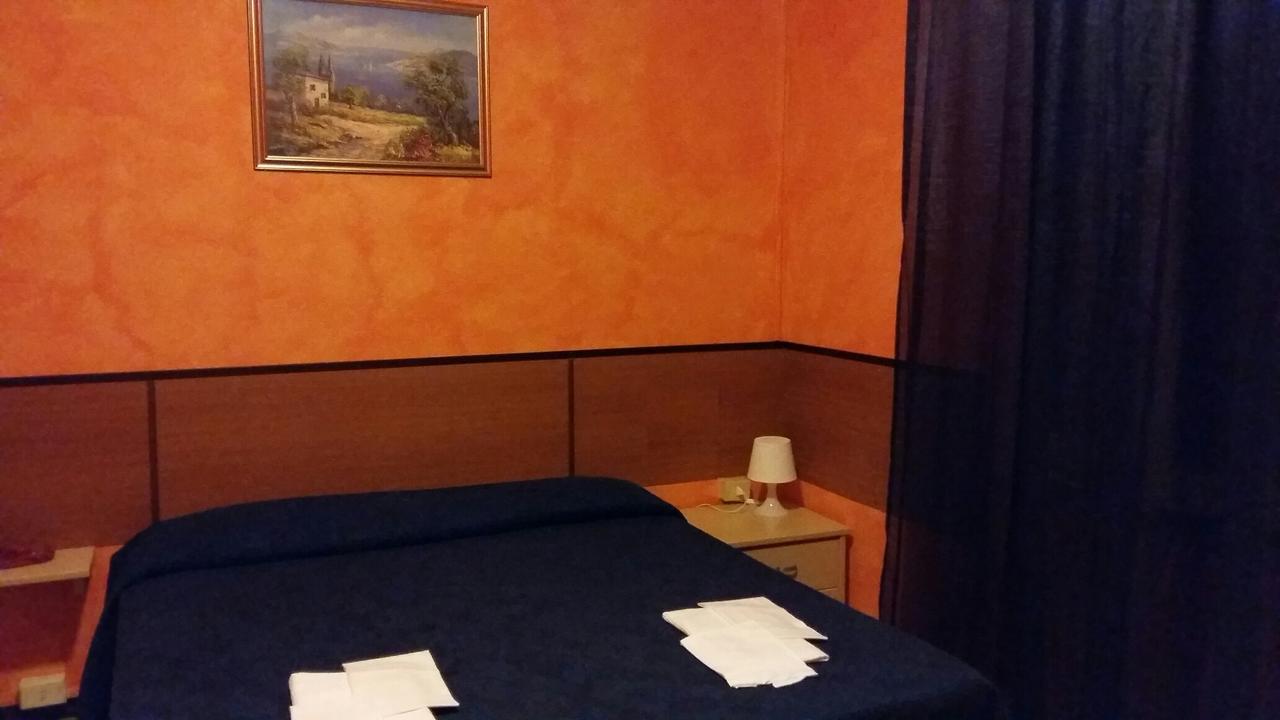 Hotel Violetta Parma Exteriör bild