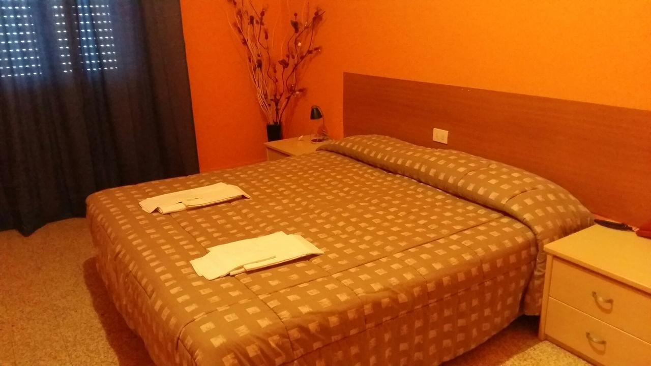 Hotel Violetta Parma Exteriör bild