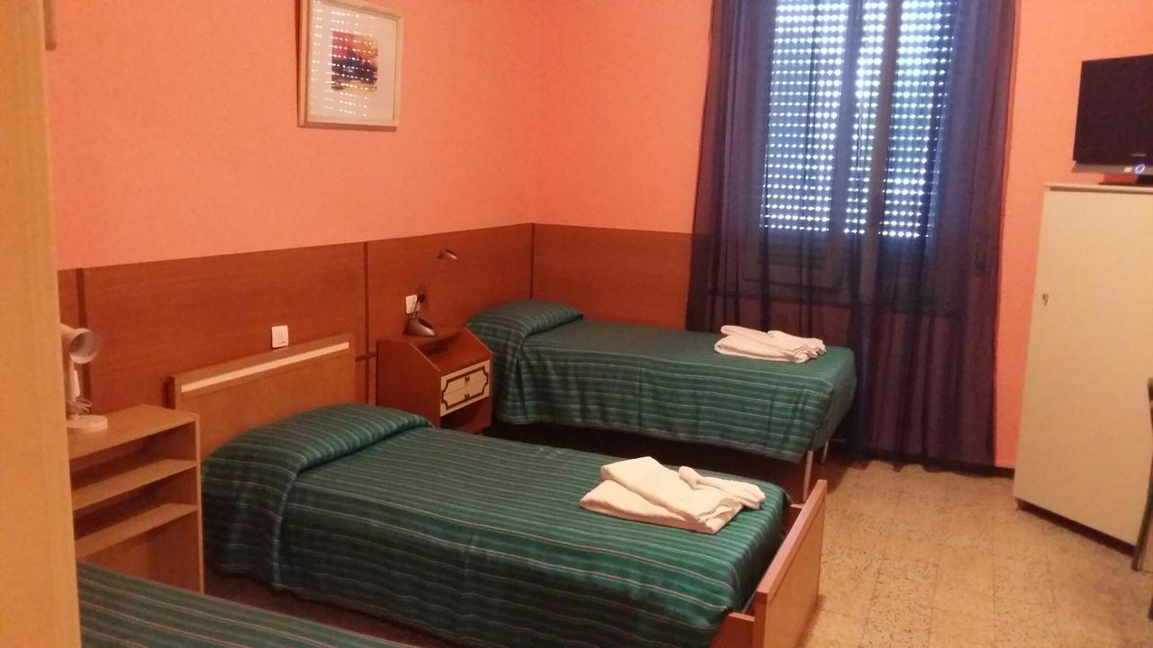Hotel Violetta Parma Exteriör bild