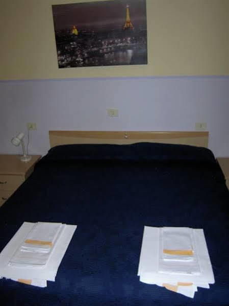Hotel Violetta Parma Exteriör bild